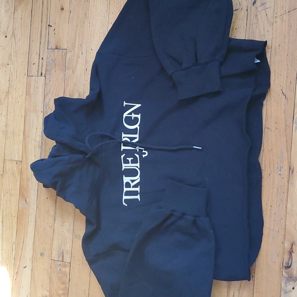 TRUE RELIGION SWEATER SIZE MEDIUM COLOR BLACK ⚫ 🖤
